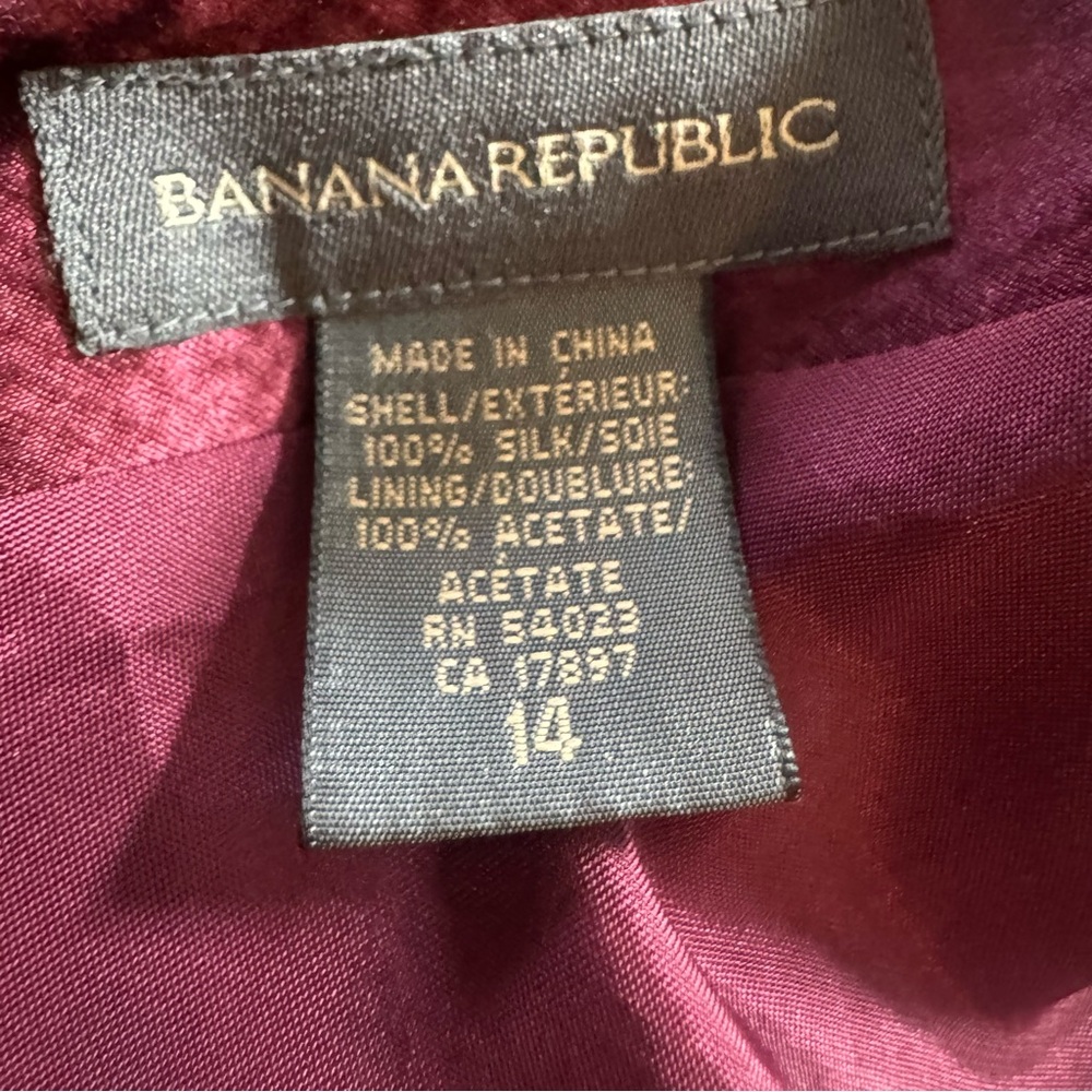 Sold  


banana republic silk midi skirt - Picture 2 of 3